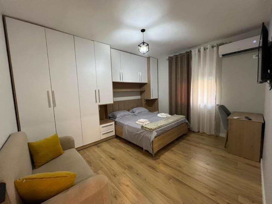 Starlight Downtown Apartment Тирана Екстериор снимка