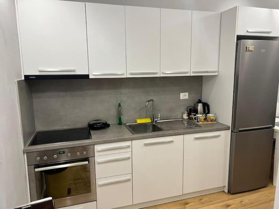 Starlight Downtown Apartment Тирана Екстериор снимка